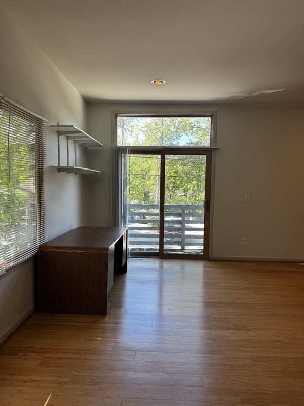 Building Photo - 1556 Jones Dr