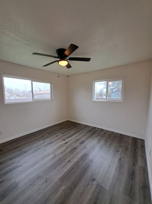 Building Photo - Single Level 2-Bedroom Home in Madera!
