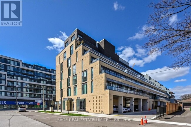 Building Photo - 6 Chartwell Rd