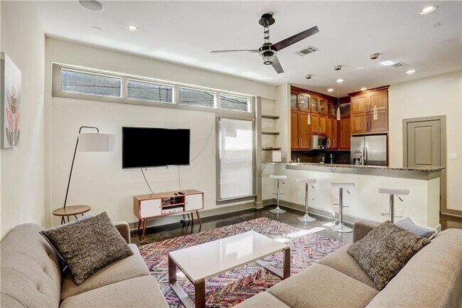 Photo - 602 W North Loop Blvd Apartment
