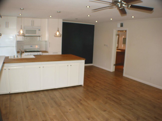 Photo - 2849 S Fairview St Apartment