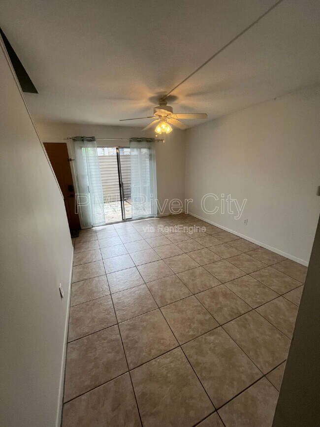 Foto del edificio - 2300 Twelve Oaks Dr
