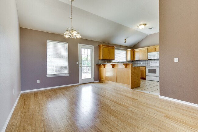 Building Photo - Edmond Schools + 4 bedrooms
