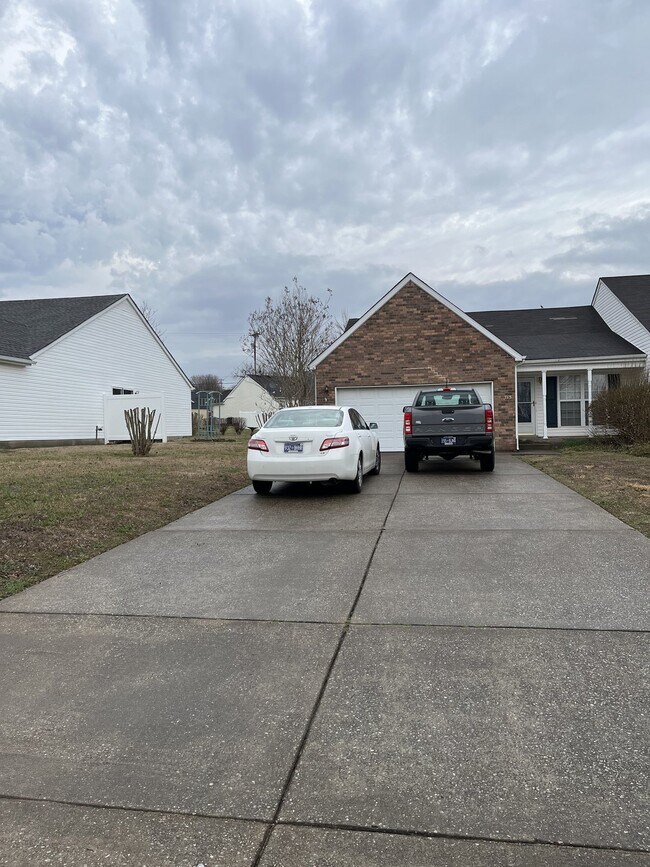 Foto del edificio - 713 Dellwood Dr
