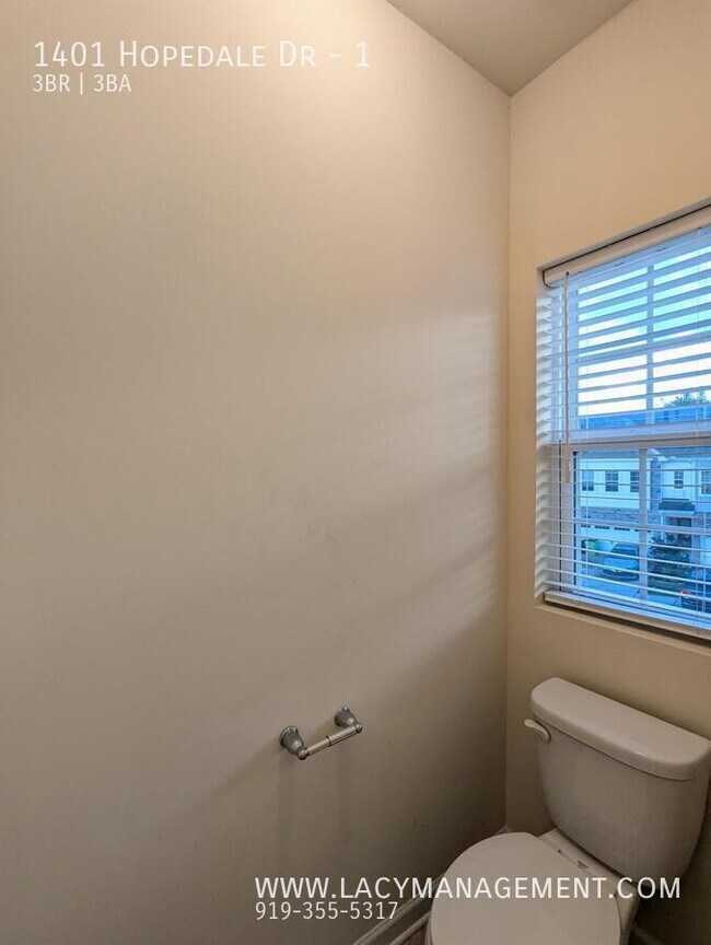 Building Photo - 1401 Hopedale Dr