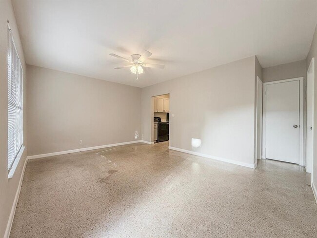 Foto del edificio - 1210 SW 26th St