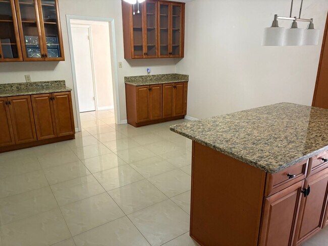 Foto del edificio - Spacious 3 bedroom home in quiet neighborhood
