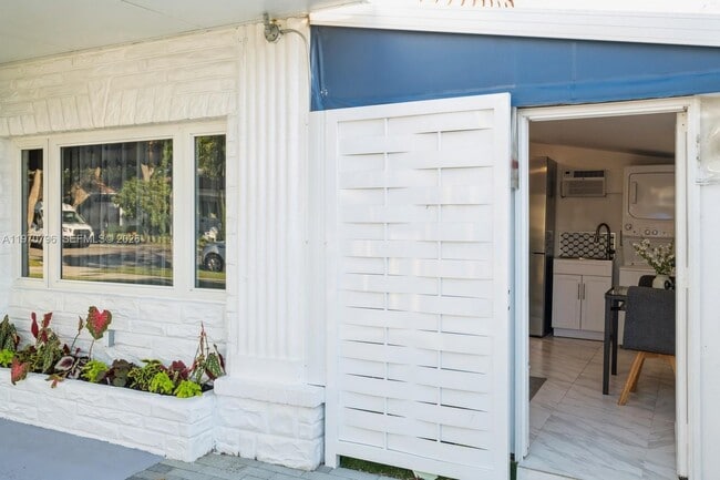 Building Photo - 1880 SW 15th St