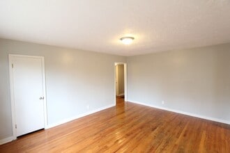 Building Photo - 816 Vanderbilt St