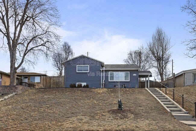 Photo - 1010 Newton St House