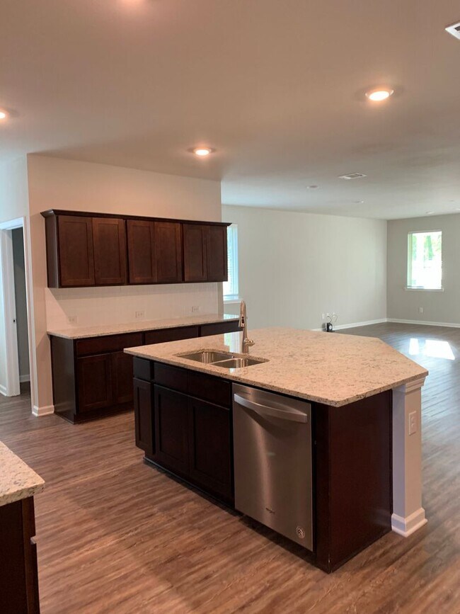 Foto del edificio - 7601 Trailview Dr