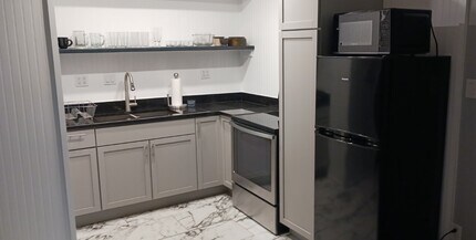 Building Photo - 7815 N Main St