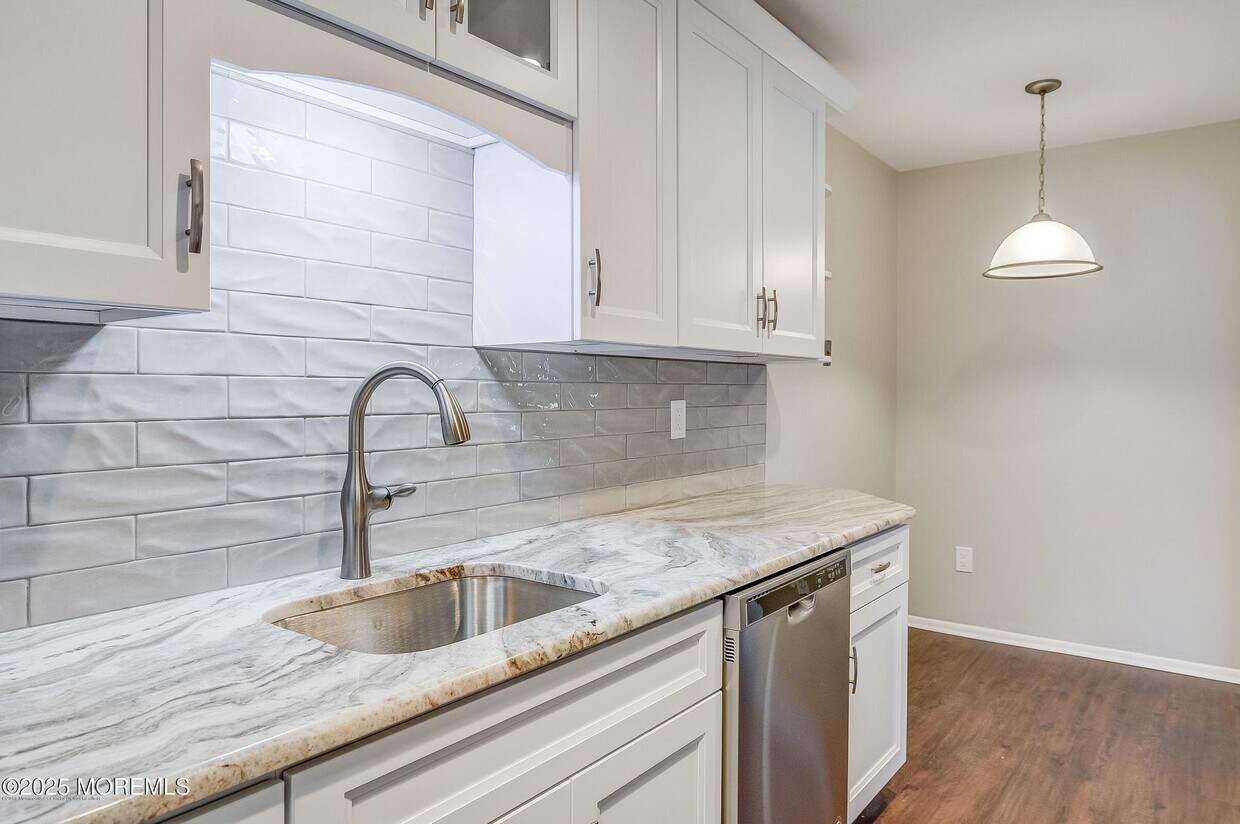Foto principal - 97 Arrowood Rd
