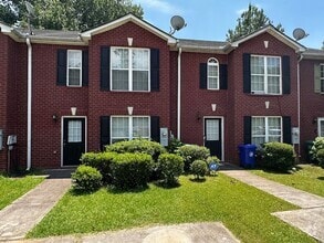 Building Photo - 2413 Piering Dr