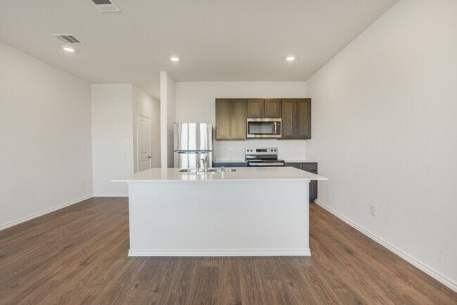 Building Photo - 312 Tall Cedar Wy