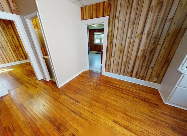 Foto del edificio - 3 bedroom 1.5 bath house - Now available for the 2026/2027 lease term!