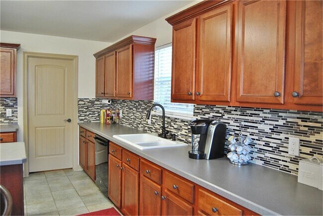 Building Photo - 29419 Legends Green Dr
