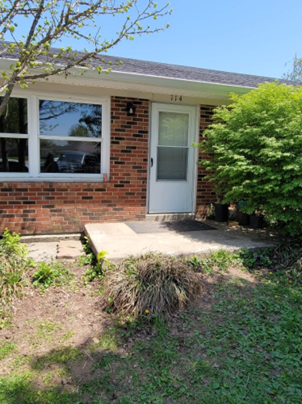 Primary Photo - 114 Woodlawn Ct