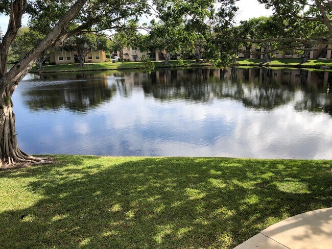 Foto del edificio - 720 Cypress Ln