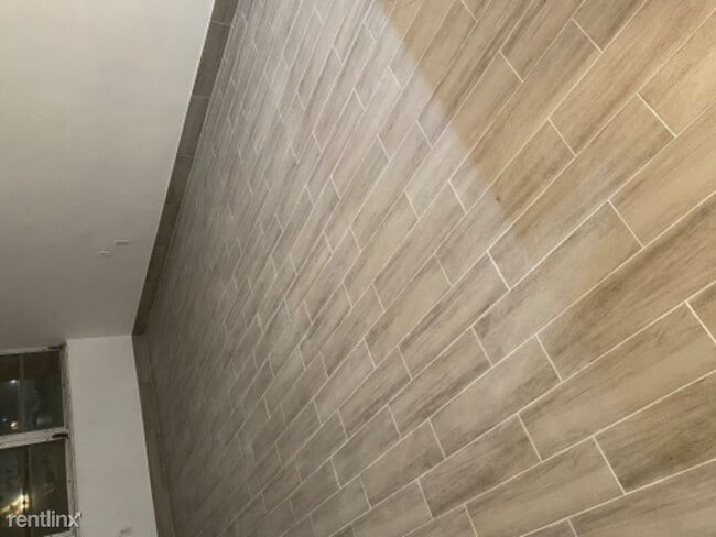 Building Photo - 1591 NE Miami Gardens Dr