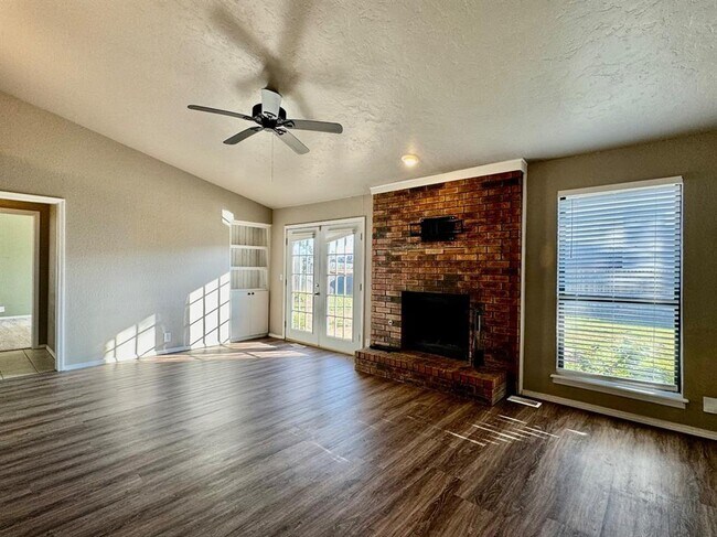 Foto del edificio - 2200 W Rockypoint Dr