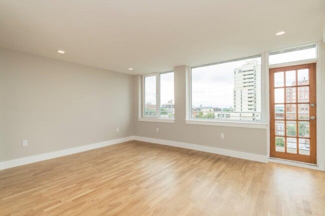 Building Photo - 333 Harvard St
