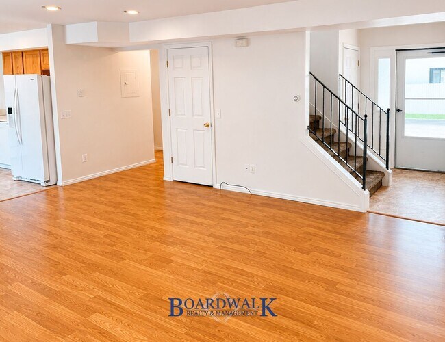 Foto del edificio - 582 N Redwood Rd