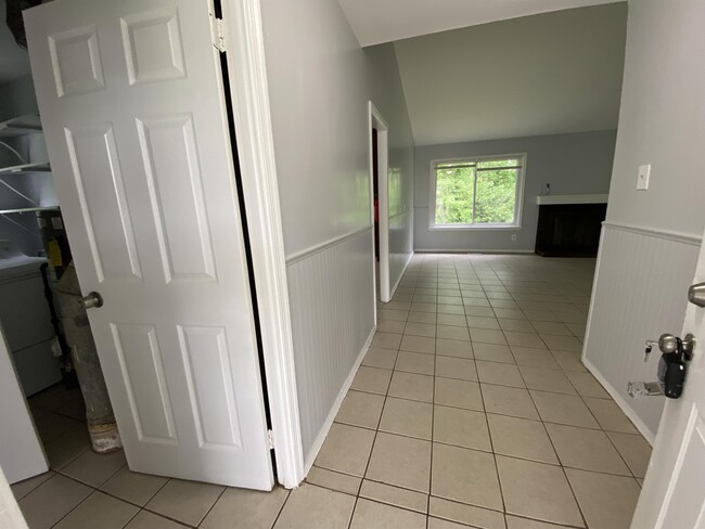 Building Photo - 53 Eastmont Ln