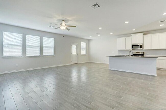 Foto del edificio - 348 Capstone Rd