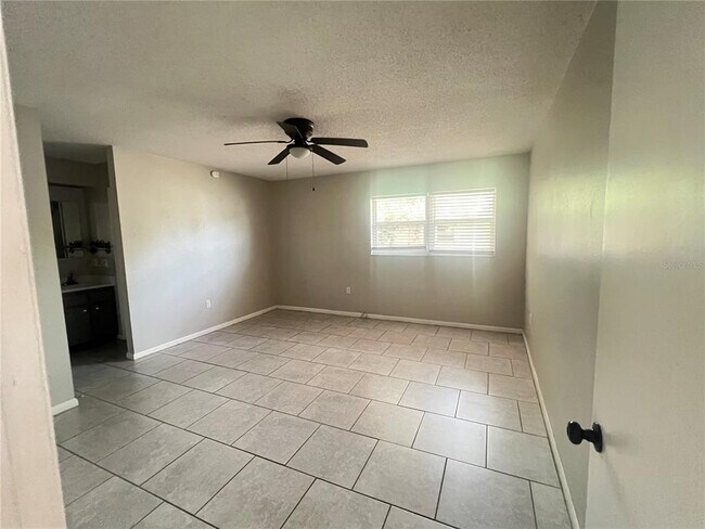 Building Photo - 908 Castle Way