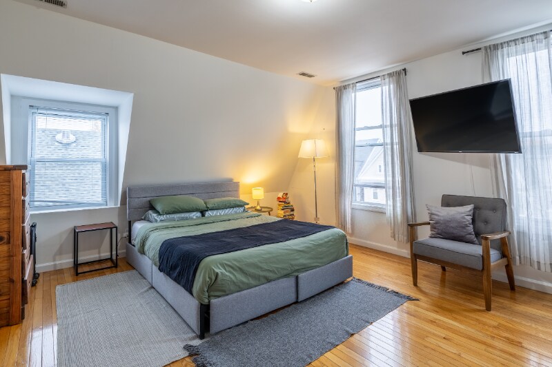 11 Duer Pl Unit 3rd Fl, Weehawken, NJ 07086 Room for Rent in