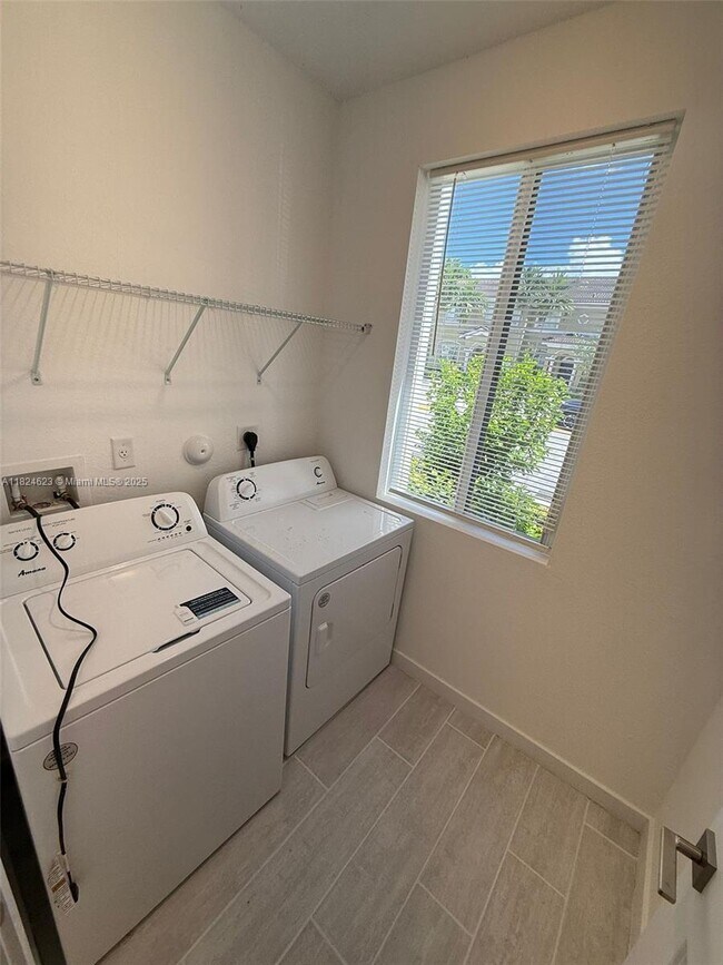 Foto del edificio - 2317 SE 10th St