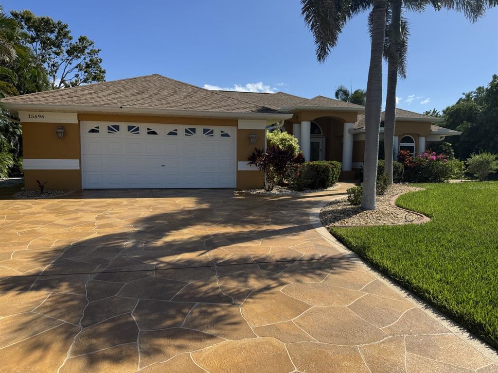 Foto principal - 15696 Hennipen Cir
