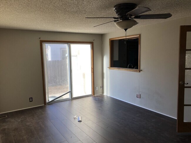 Foto del edificio - $995 - 3 bed 1 bath - Single Family Home
