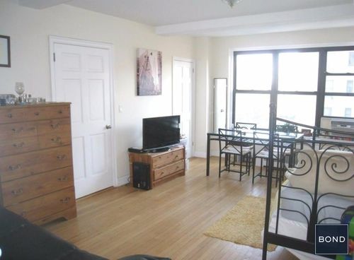 Building Photo - 51 W 86th St