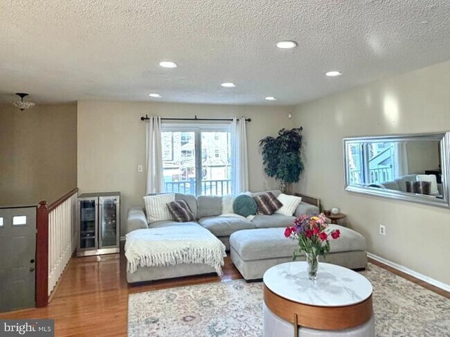 Foto del edificio - 2 HALSTEAD Pl