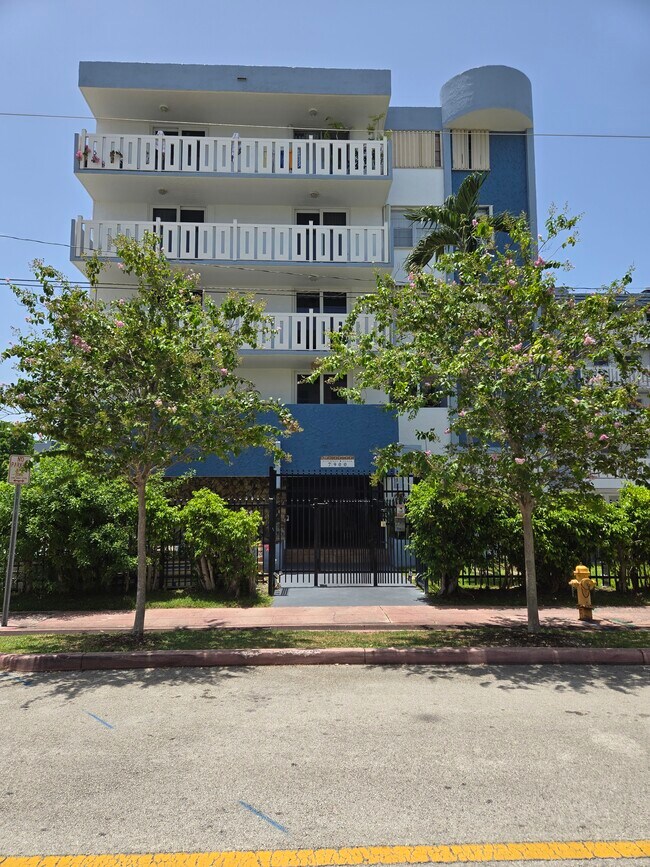 Building Photo - 7900 Tatum Waterway Dr