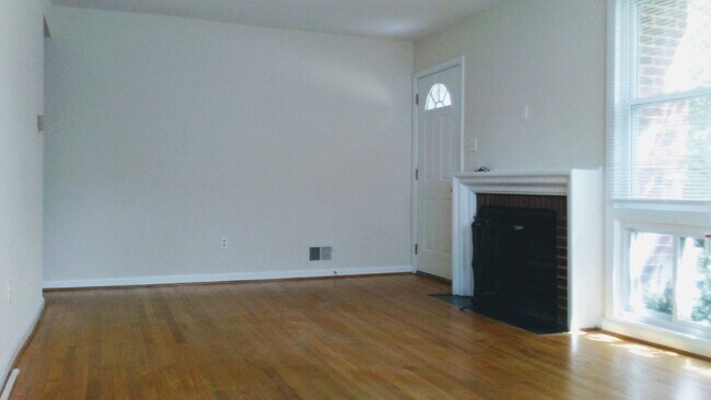 Foto del edificio - Bright & Sunny 3BR Rambler in Silver Spring!