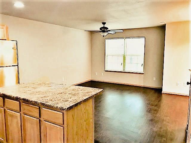 Building Photo - 226 S Slopeside Dr