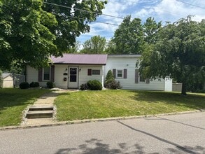 Building Photo - 207 Sharon Ave