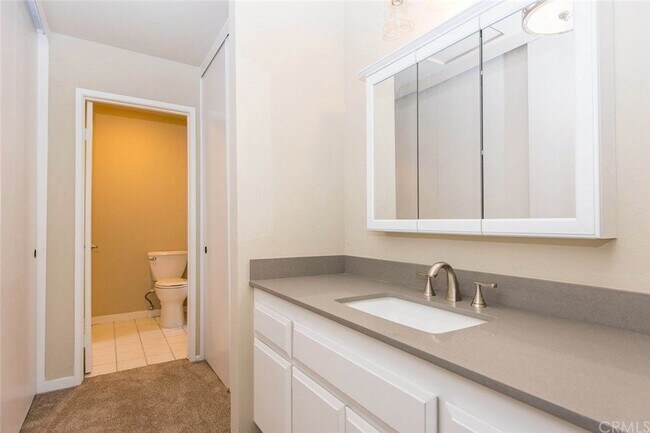 Foto del edificio - 1104 Tustin Pines Way