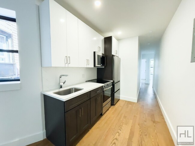 Building Photo - DEKALB AVENUE / Great Clinton Hill Neighbo...