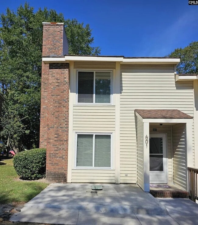 Building Photo - 601 Picadilly Sq