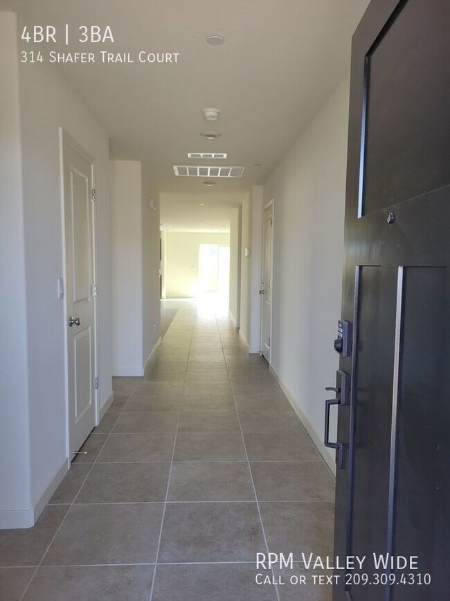 Building Photo - Beautiful brand new 4 bedroom 3 bathroom h...