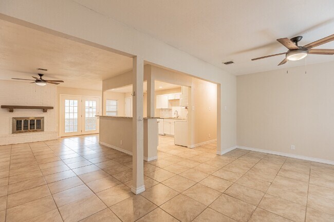 Foto del edificio - 14419 Meadow Briar St