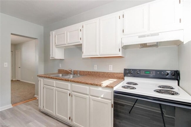 Photo - 1443 W 40th St Townhome