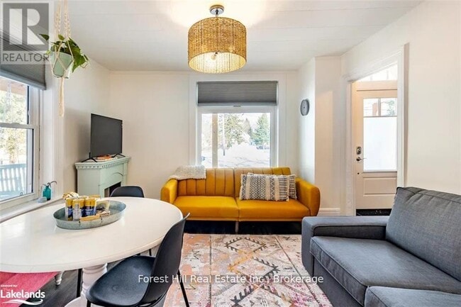 Building Photo - 47 Edwin St E