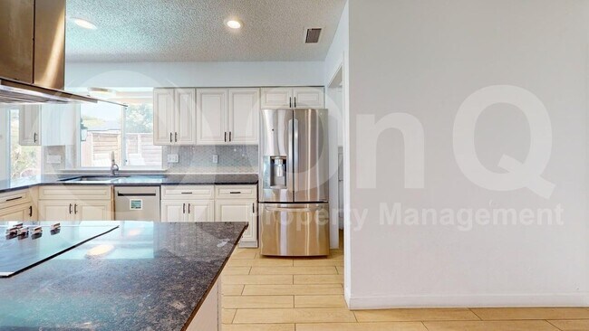 Photo - 2131 Blossom Ln House