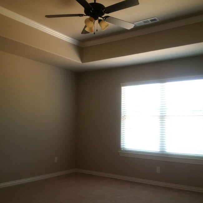 Building Photo - Nice 3 bedroom 2 bath 3 car garage home in East Fayetteville