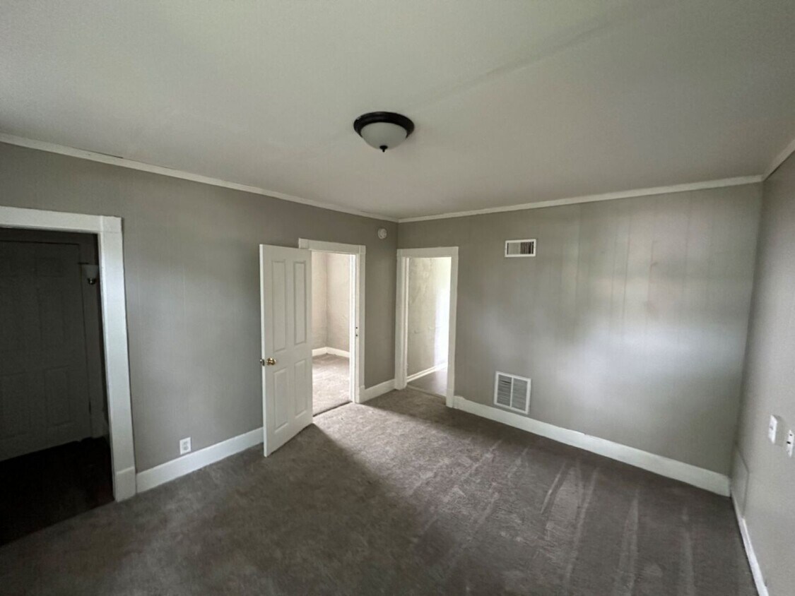 Foto principal - 2136-2138 S 24th St - Duplex